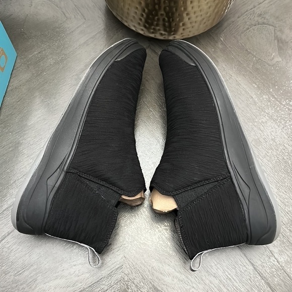 Bzees Tempo Women's Slip-on Sneaker Boots (WIDE) - Picture 11 of 11